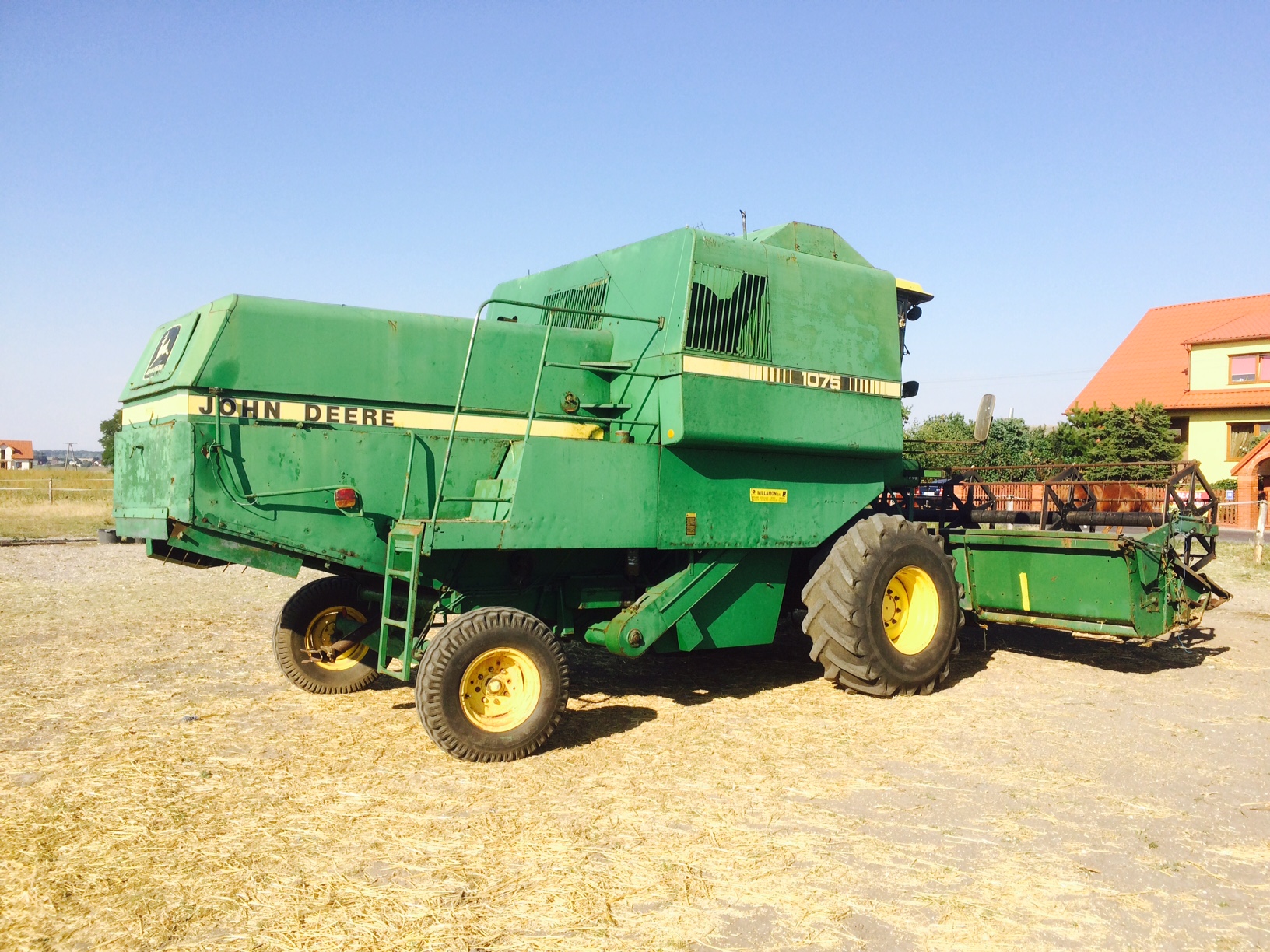  John Deere 1075