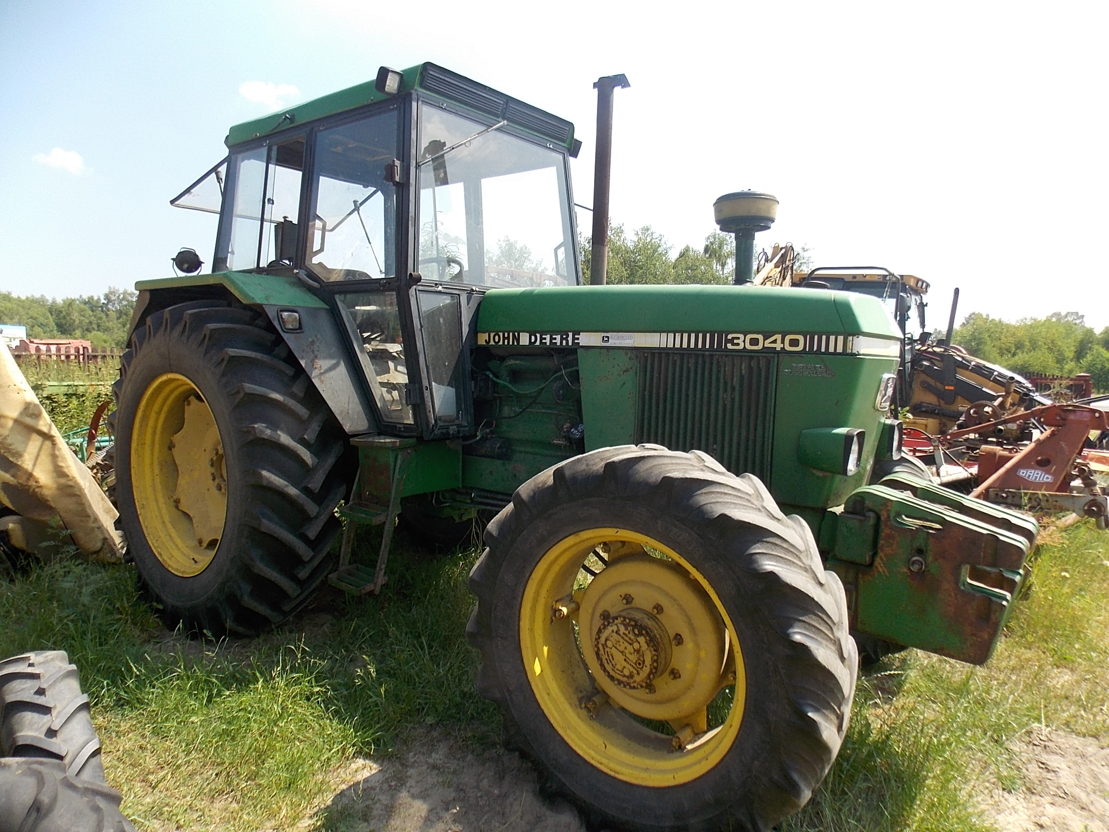 John Deere 3040