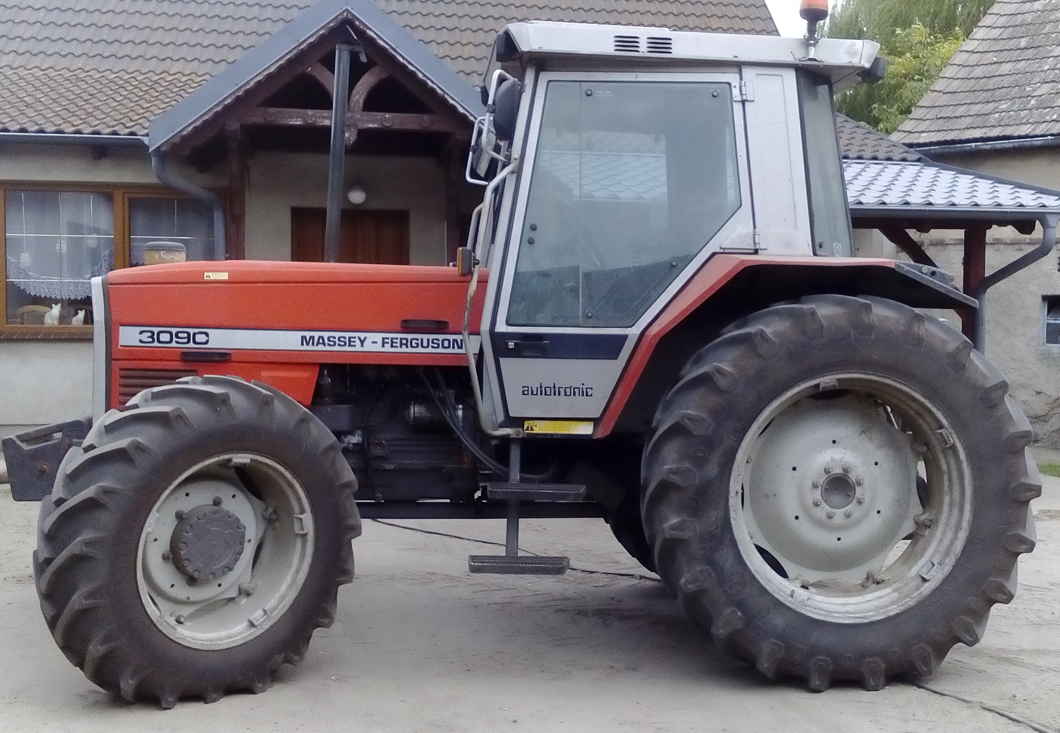 ciągnik rolniczy Massey Ferguson 3090 