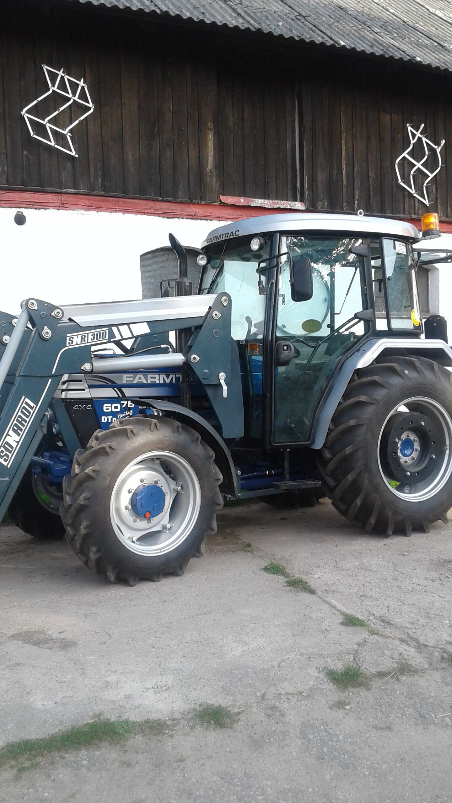 Ciągnik FARMTRAC 6075DT HERITAGE