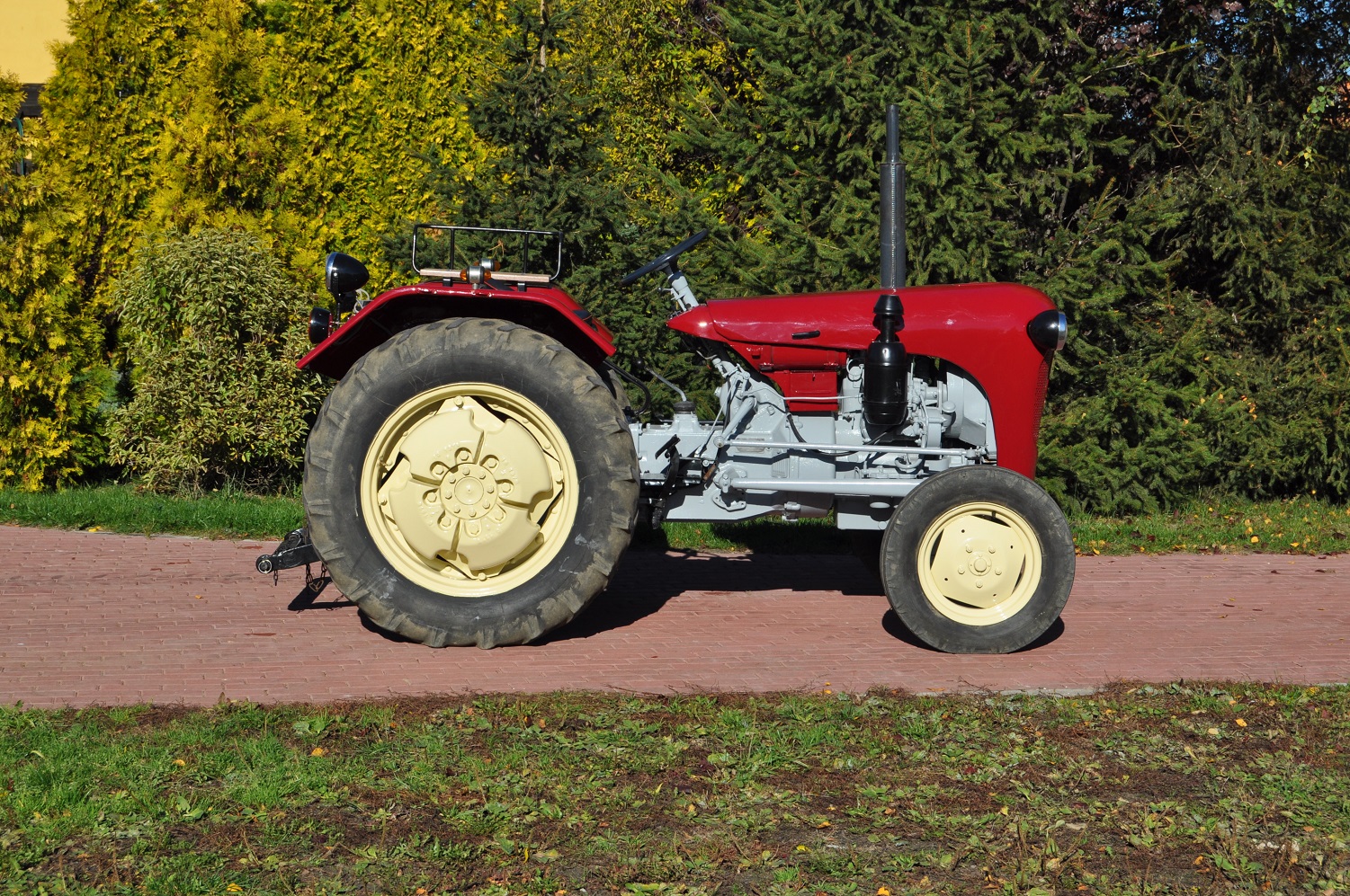 Ursus C 325 zabytek , przyczepka gratis 