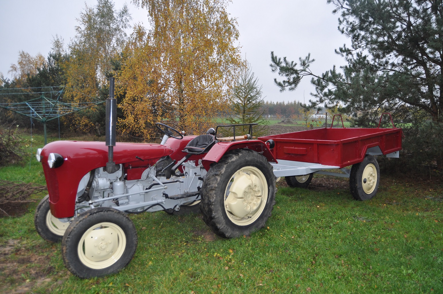 Ursus C 325 zabytek , przyczepka gratis 